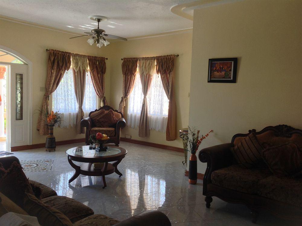 Cazwin Villas Montego Bay Exterior foto